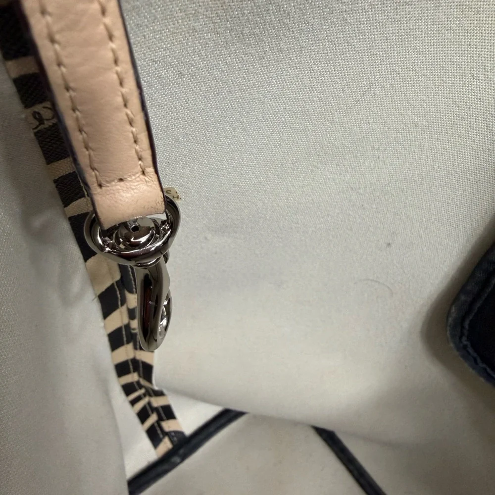 🤗 SOLD 🤗 Coach Zebra Stripe Tote in Black and Cream - Picture 7 of 10